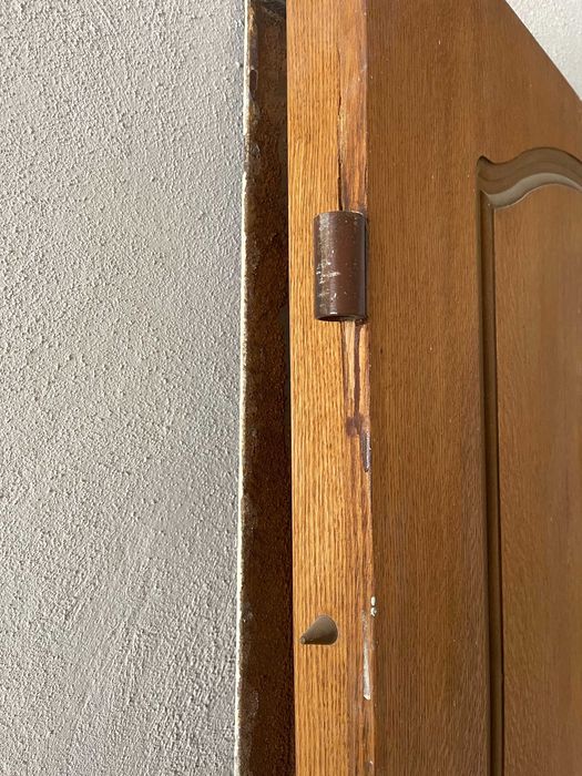 Масивна входна врата „старо желязо“ – двойно подсилена, с метална каса