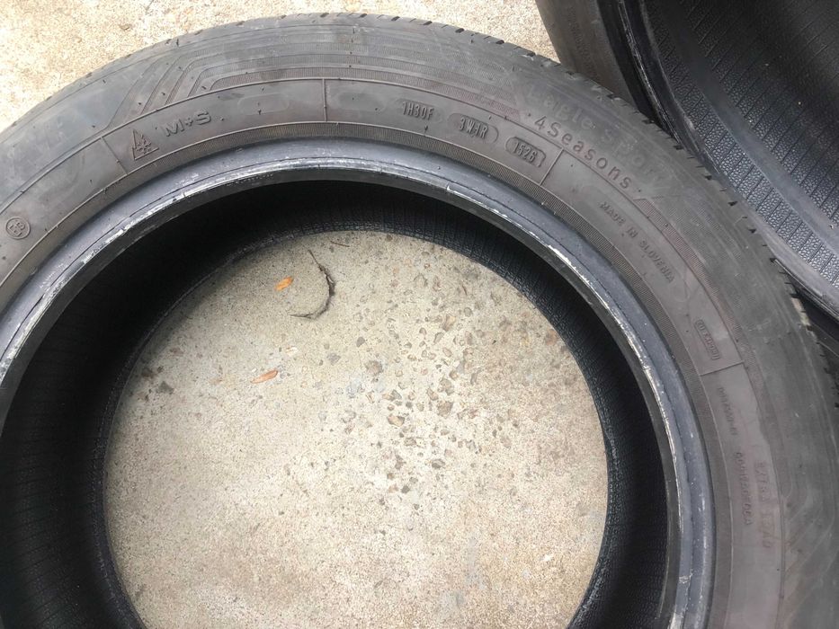 Два броя 205/55/16 всесезонни гуми Goodyear на два месеца.