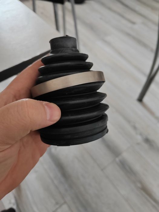 Продам пыльник на субару