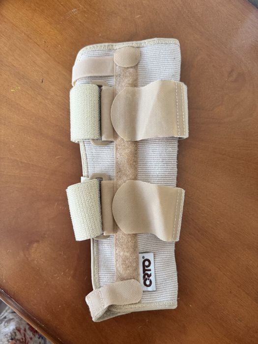 Фиксатор на кисть бандаж