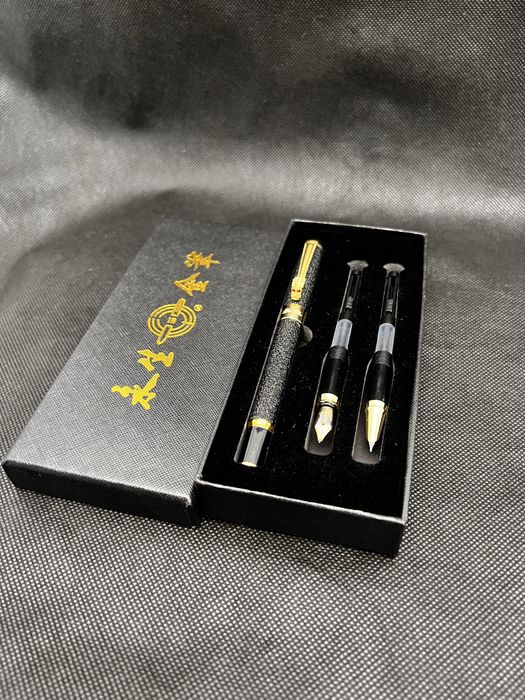 Перьевая ручка подарочная