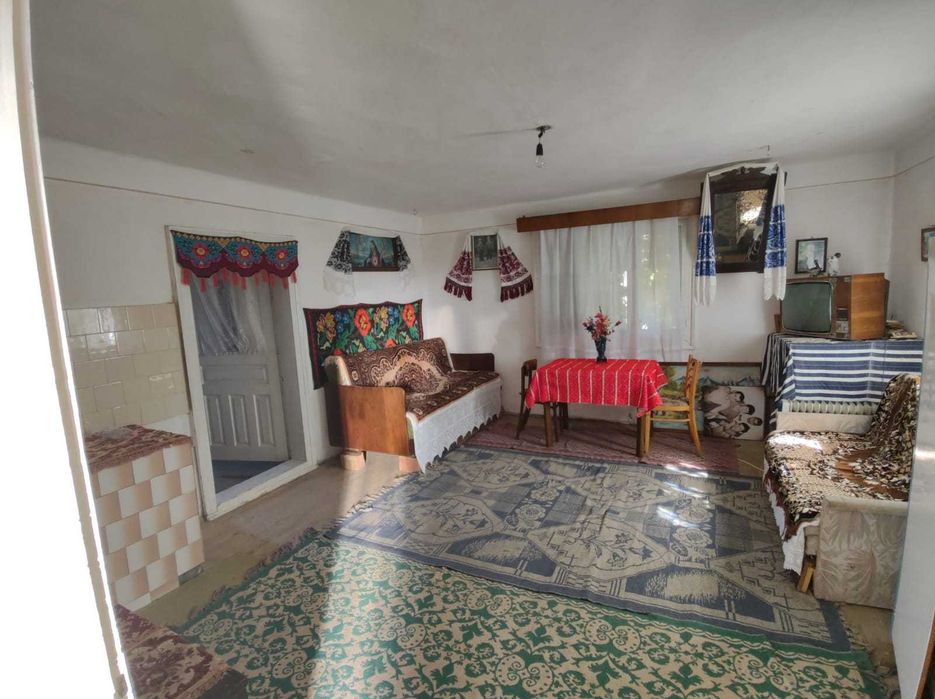 Casă de vânzare - com. Râșca sat Mărcești, cu anexe și teren (7500 mp)
