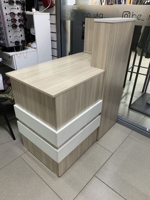 Продам шкаф с зеркалом и ресепшен