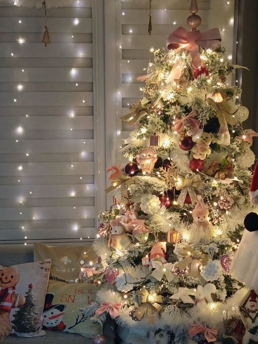 Заснежена Коледна елха