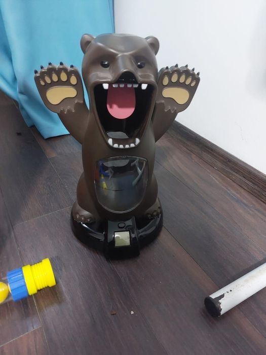Joc de tir la ținta Black serios hungry Bear