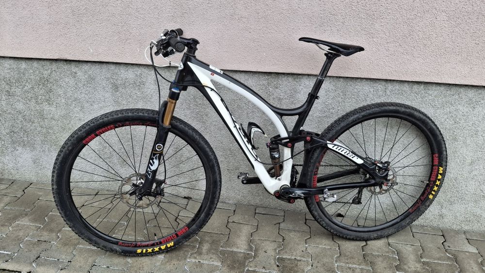 Bicicleta full suspension VTT full carbon 29
