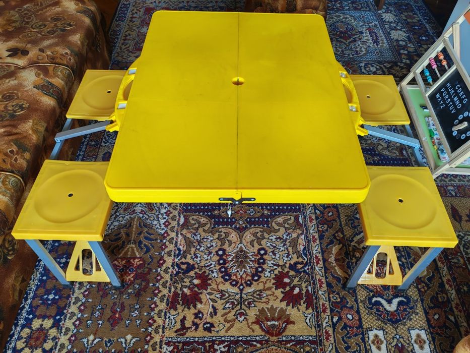 Сгъваема къмпинг маса с 4 стола
