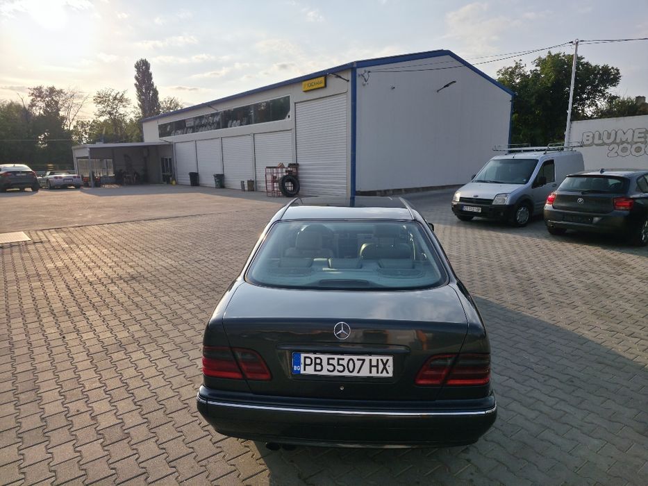 Mercedes-Benz E430 W210