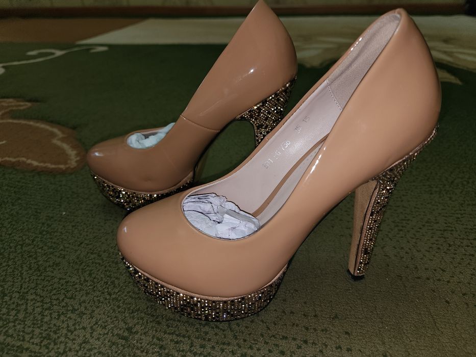 Туфли пашти енги холати зур 35 раз баланд бугани ун сотвоман оладиган