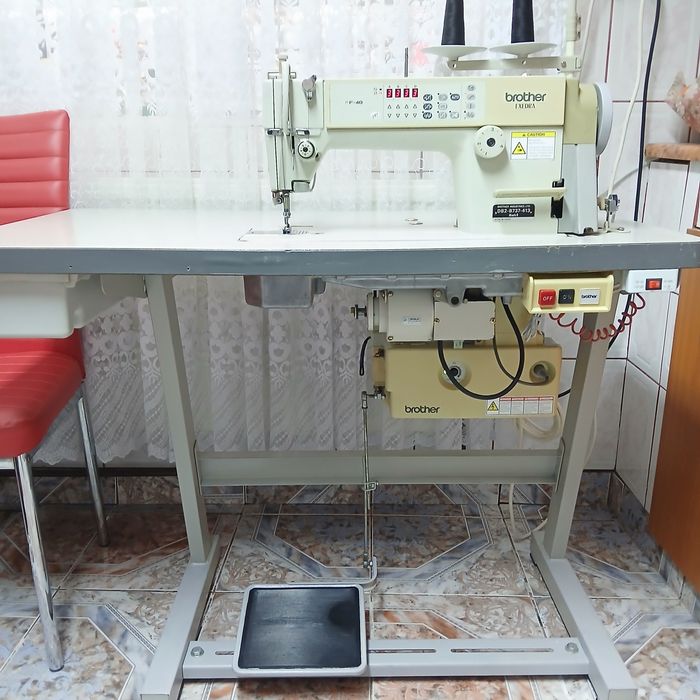 Masina de cusut BROTHER cu taiere de fir, full automata