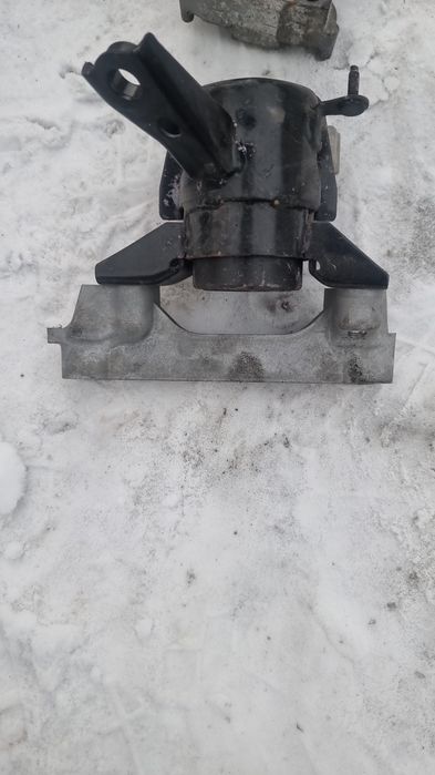 Подушки двигателя на Toyota Estima  .