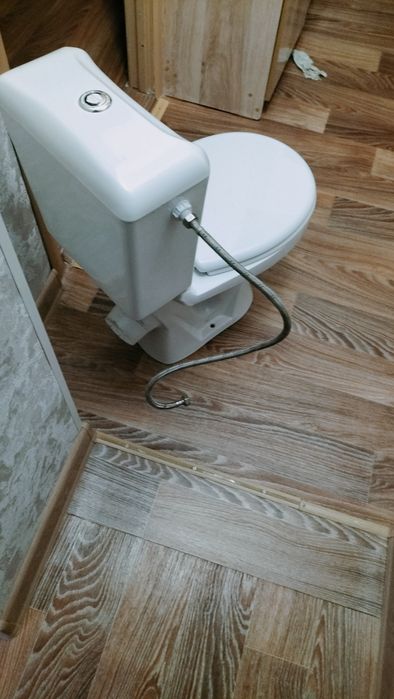 Унитаз с бочком керамический