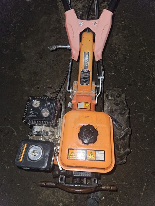 Vând motocultor de 8.5cai