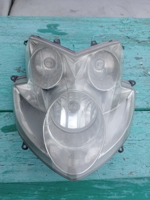 Продам    фару     с    лампочками