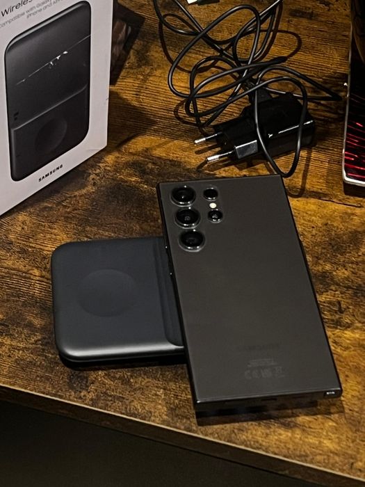 Samsung S24 Ultra 256gb + Samsung Wireless Charger Duo