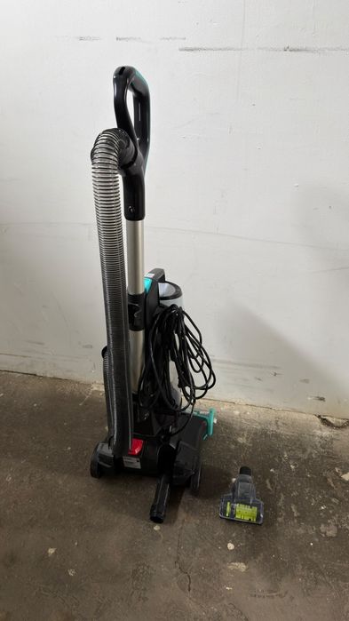 Aspirator vertical cu fir Bissel CleanView Swivel Pet fara sac