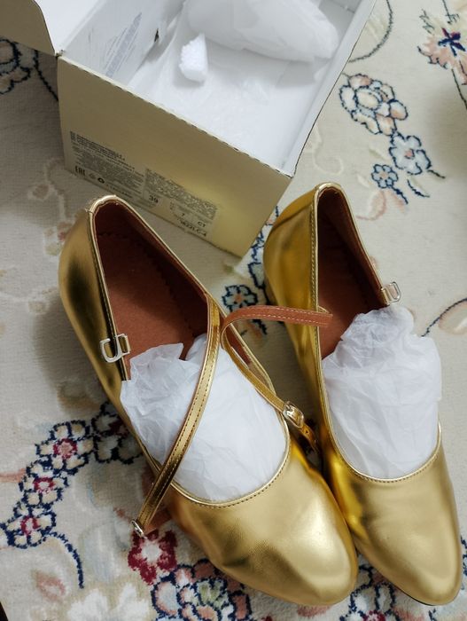 Туфли золотые танцевальные народные