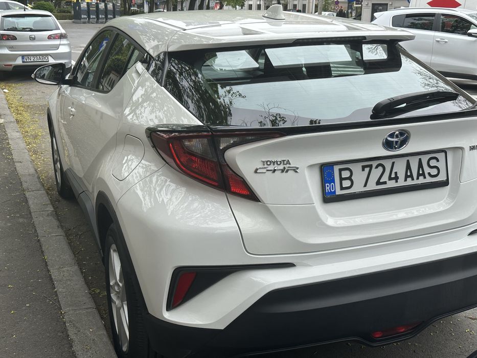 Toyota C-HR CHR hybrid hibrid 1.8