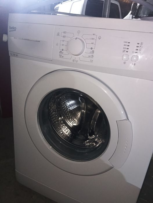 Продавам пералня Beko
