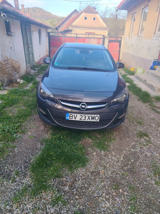 Vând Opel Astra J
