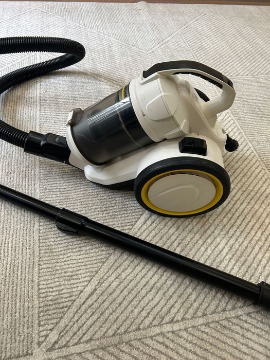 Пылесос почти новый Karcher