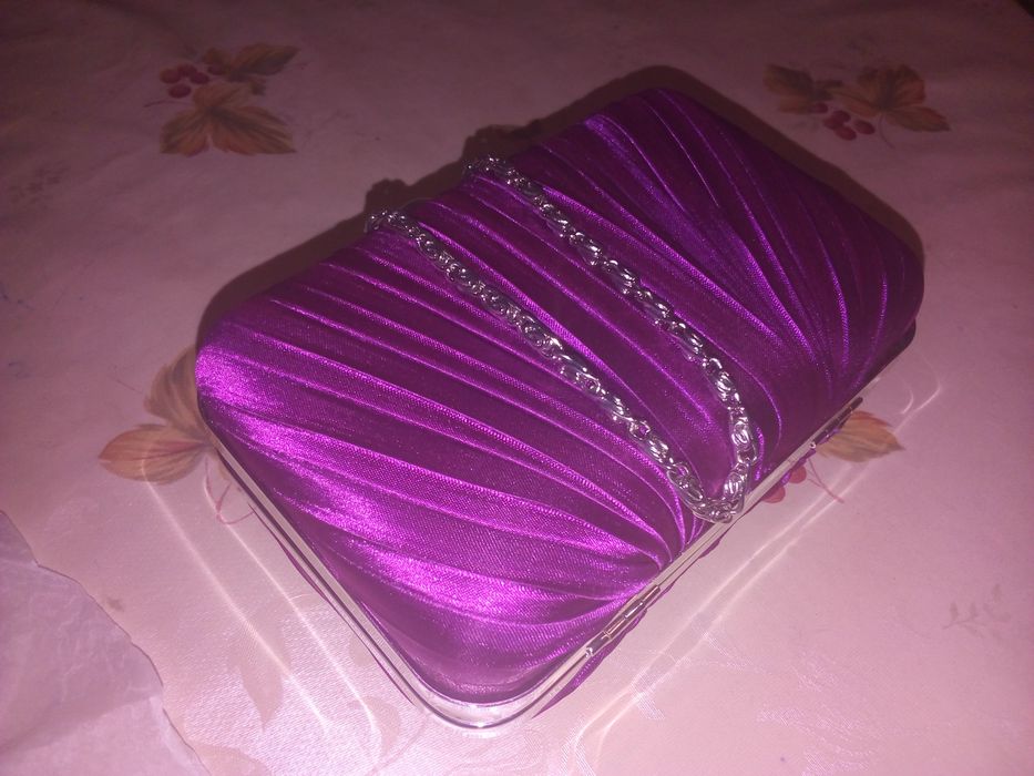 Продам клатч (маленькая элегантная сумочка)