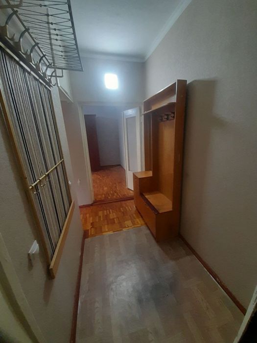 Юнусабад 17. Срочно. Продаю. 1 комнатная чистая