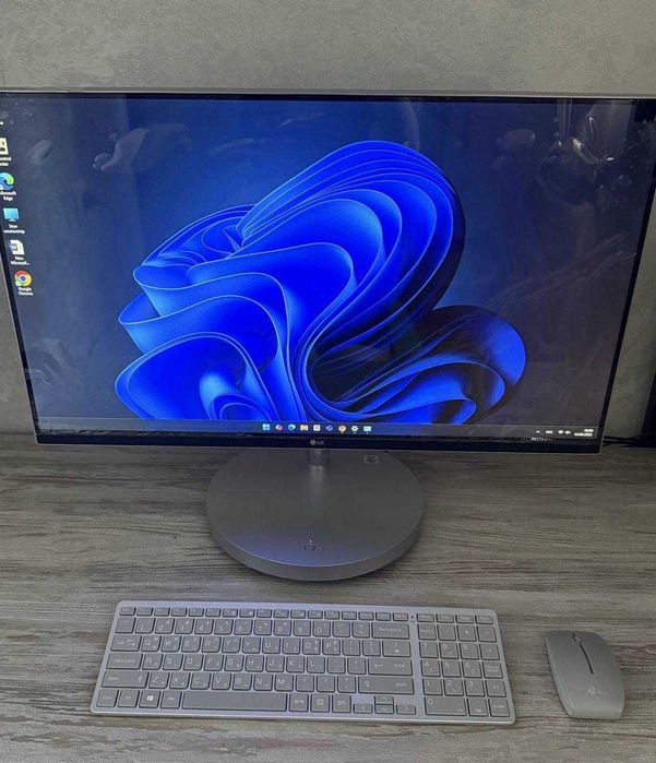 Моноблок LG 27V70N-GR35K в идеальном состоянии