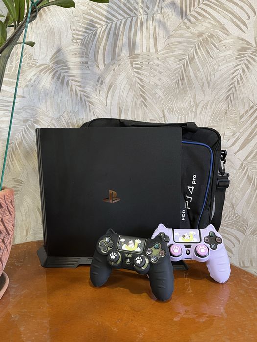 Продам PS4 Pro 1TB