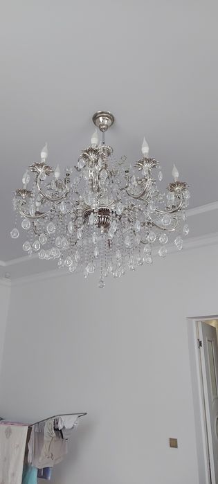 Продам люстру 12 рожковую