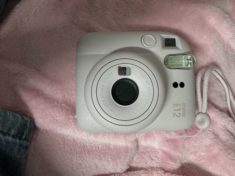 Instax 12 mini , использовался только один раз