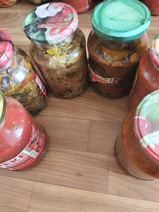 Продам салаты домашние и кобру