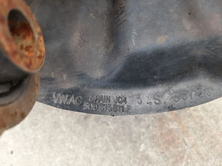 fuzeta stanga spate audi a3 8y vw golf 8 5q0615611f