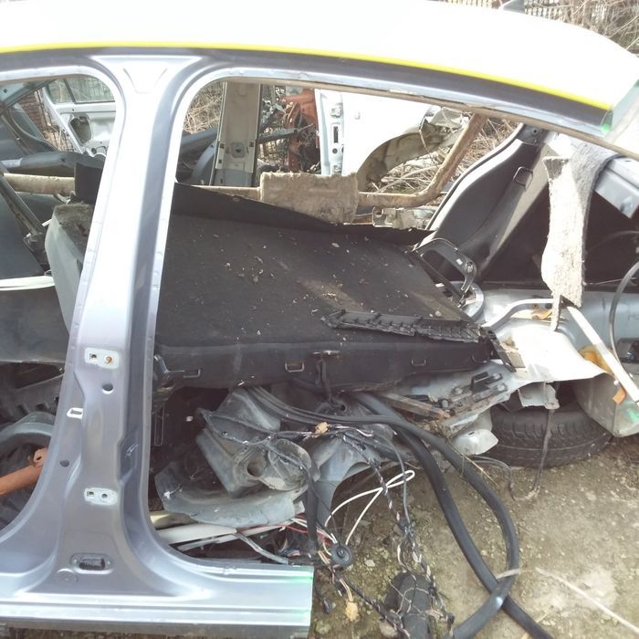 Dezmembrari Renault FLUENCE (L30) (2010-) 1.6 16V Benzina