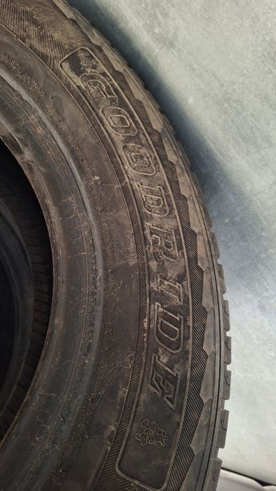 Продам шины комплект  Goodride