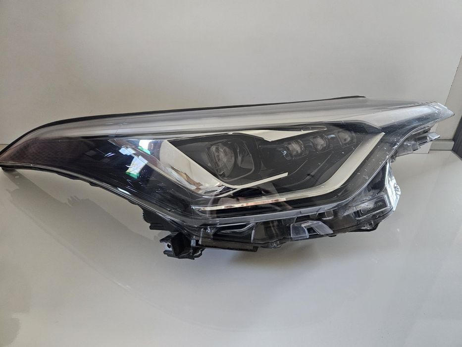 Десен оригинален фар за TOYOTA C-HR