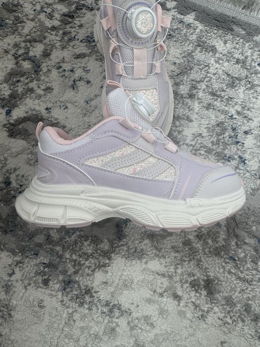 Продам кроссовки на девочку