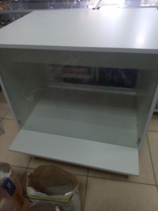 продаю  ветрина новая