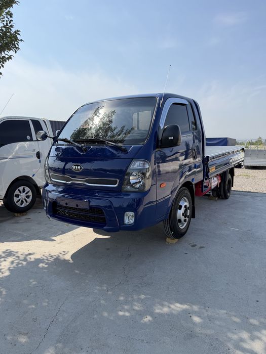 sotiladi kia bongo 1.2 ton  2012 yil