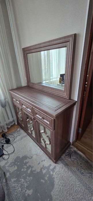 Продается спальный гарнитур в отличном состоянии.