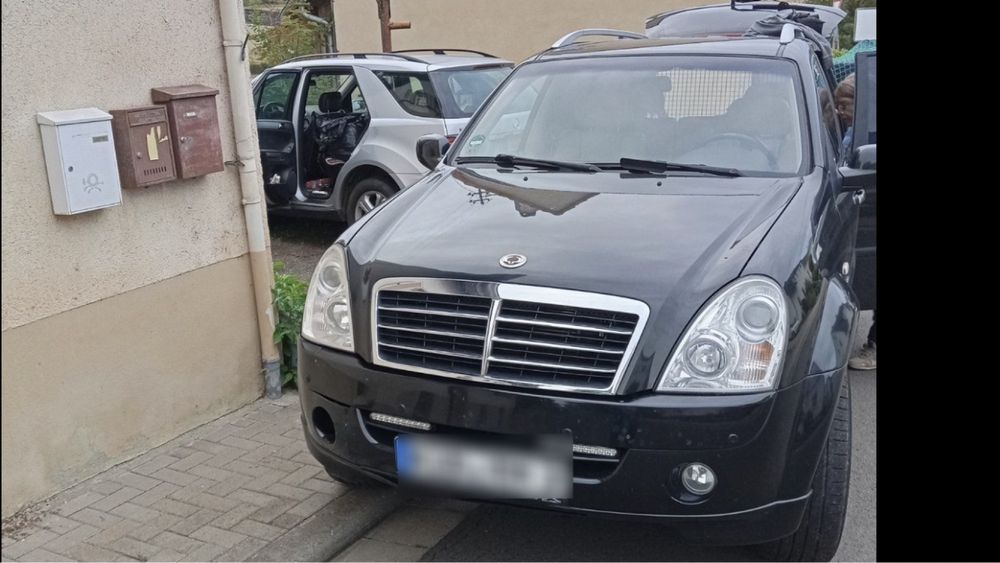2 броя Ssangyong Rexton 2,7 на части