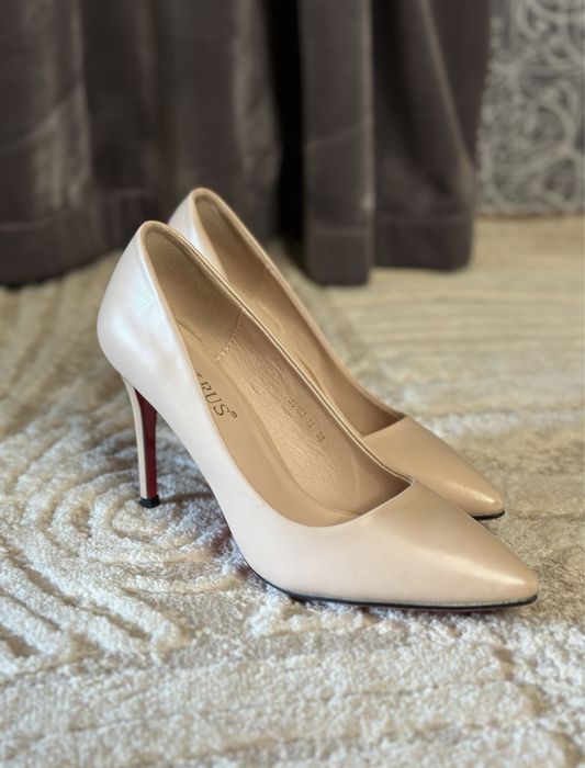 Туфли бежевые , классические