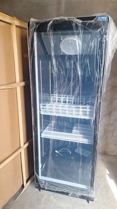 Новые фирменные витринные холодильники  DEVI  750.