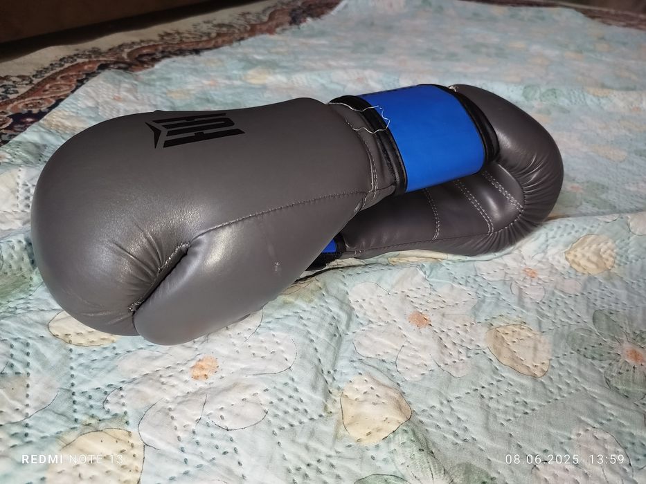 Продается перчатки Hukh торг есть