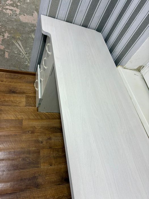 Продам стол в хорошем состояние