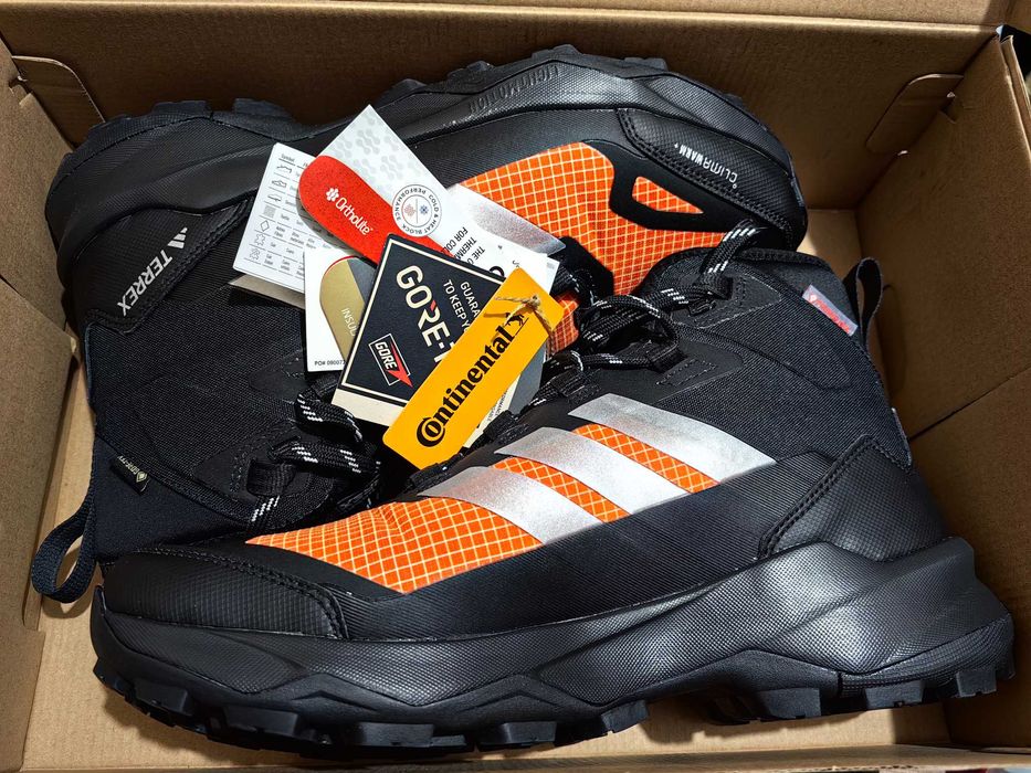 НОВИ Adidas мъжки туристически обувки