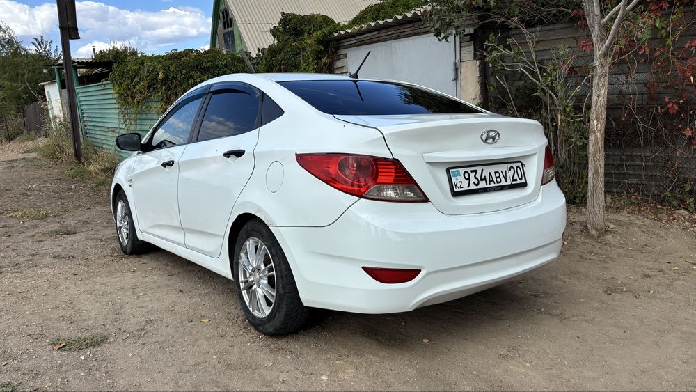 Hyundai accent 2013