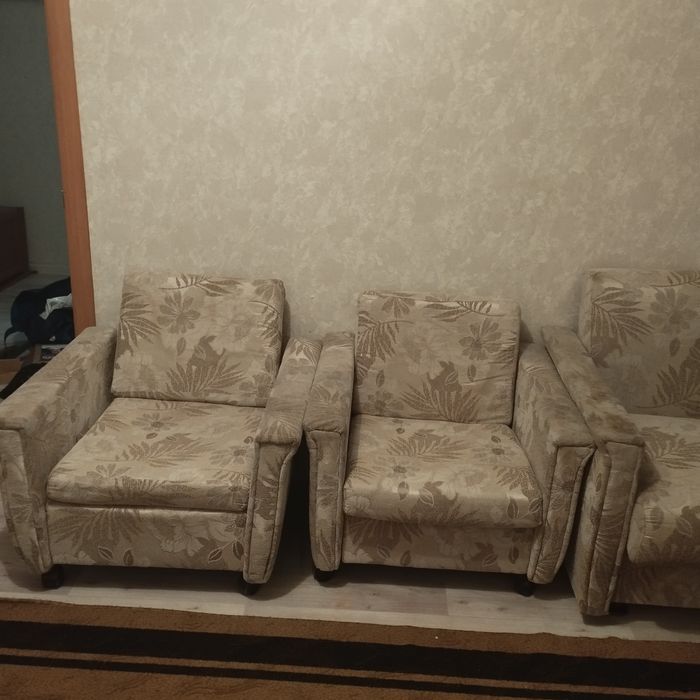 Продам диваны и два кресла