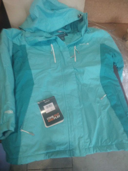 Ново дамско яке Regatta Aqua Blue Waterproof 49.90 лв, размер  S