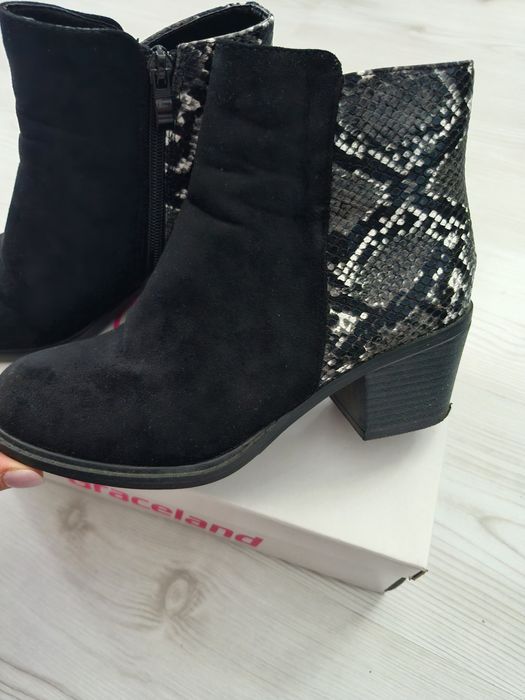 Botine cu detaliu print